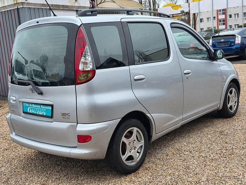 Gebraucht Toyota Yaris Verso 84 PS (61 kW) 2006 Silber Van / Kleinbus