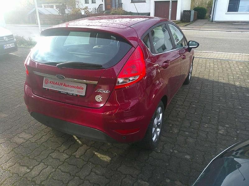 Gebraucht Ford Fiesta Titanium 82 PS (60 kW) 2009 Violett Kleinwagen