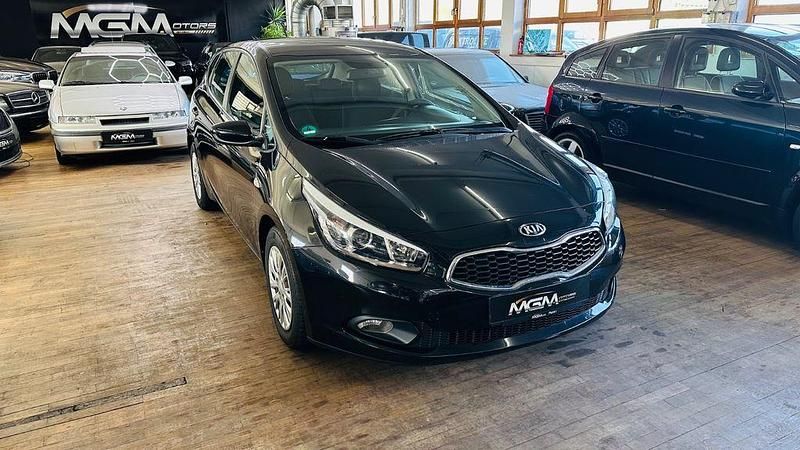 Gebraucht Kia Ceed 99 PS (72 kW) 2014 Schwarz Kleinwagen