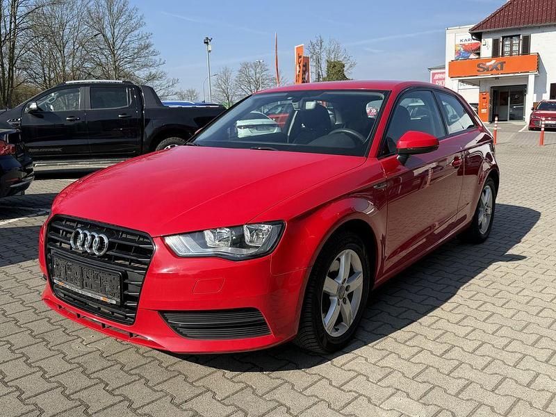 Gebraucht Audi A3 Attraction 179 PS (131 kW) 2015 Rot Kleinwagen