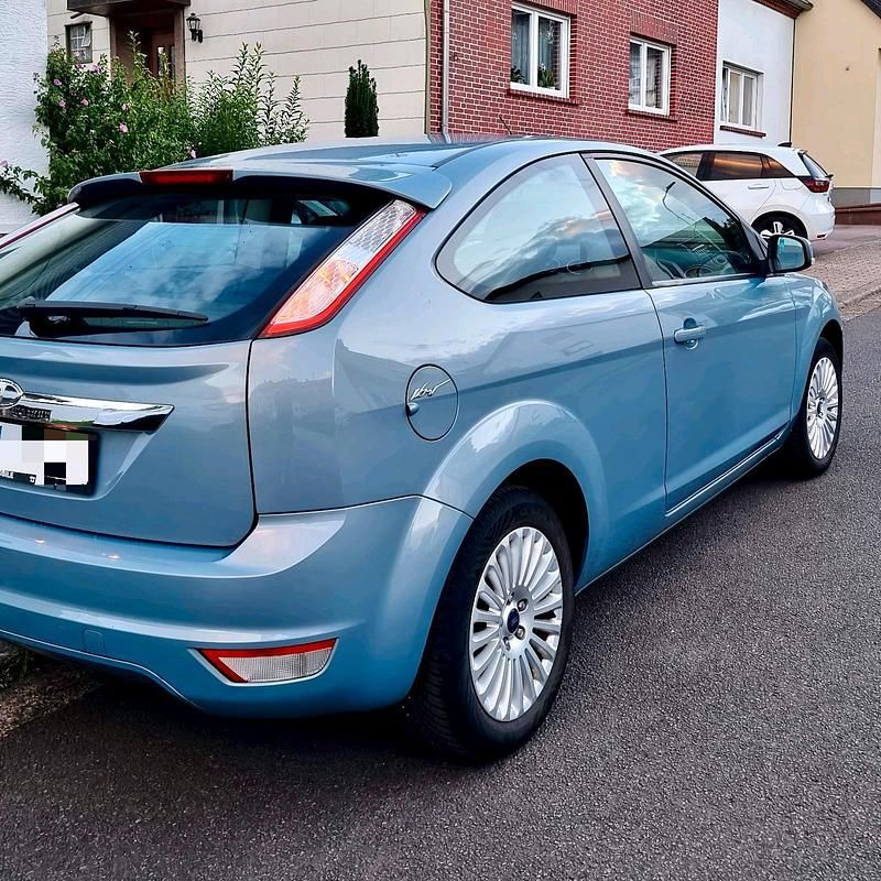 Blau Gebraucht 2008 Ford Focus Titanium Limousine | 4.199 € (Etwas zu teuer) - Bild 1/4