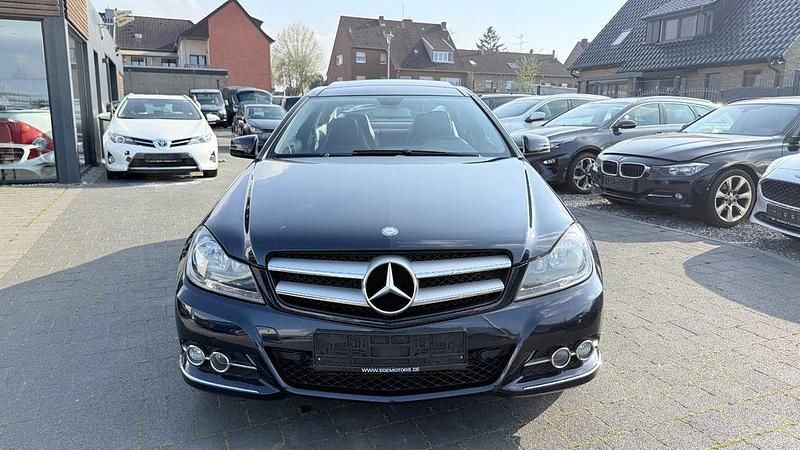 Gebraucht Mercedes C250 204 PS (150 kW) 2011 Blau Coupé