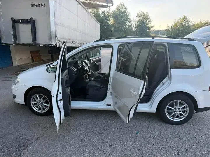 Gebraucht VW Touran 135 PS (99 kW) 2010 Weiß Van / Kleinbus