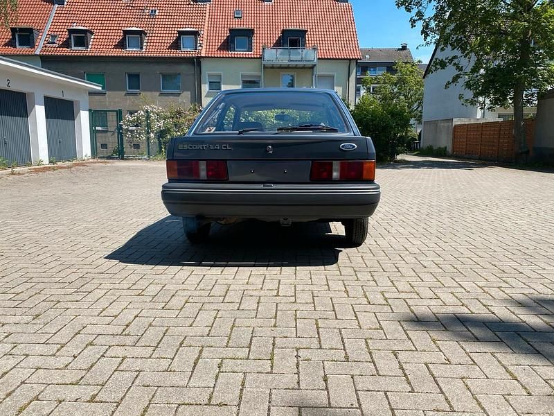 Gebraucht Ford Escort 73 PS (53 kW) 1987 Grau Limousine