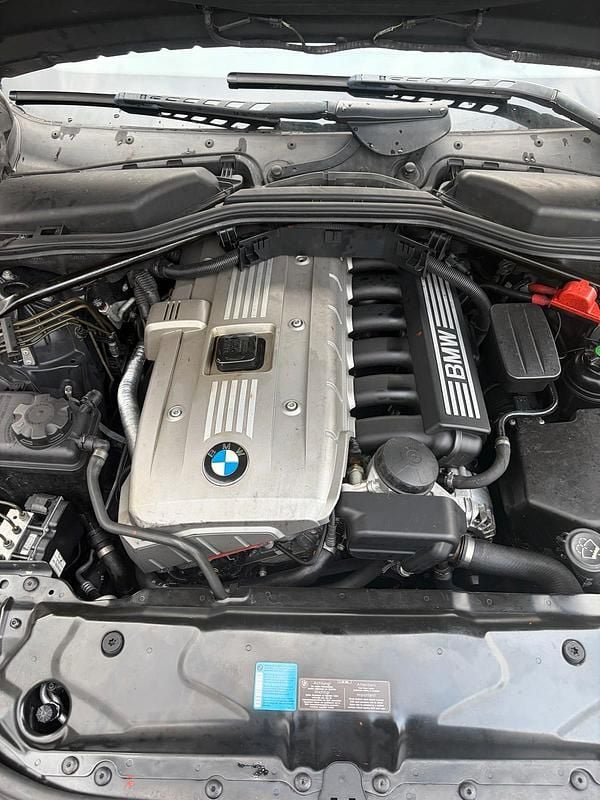 Gebraucht BMW 523 177 PS (130 kW) 2005 Schwarz Kombi