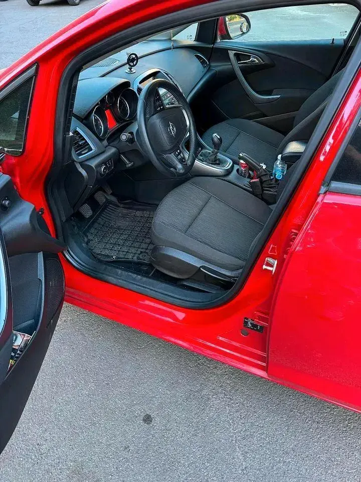 Usata Opel Astra 116 CV (85 kW) 2014 Rosso Utilitaria