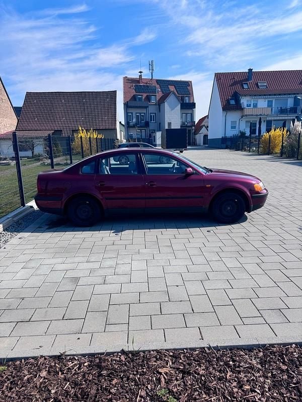 Gebraucht VW Passat 101 PS (74 kW) 1997 Rot Limousine