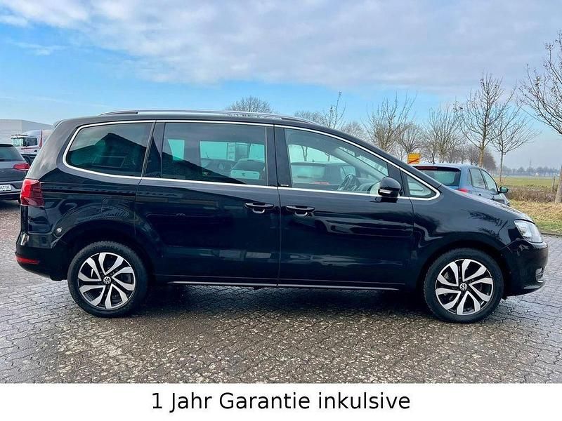 Gebraucht VW Sharan Active 150 PS (110 kW) 2022 Schwarz Van / Kleinbus