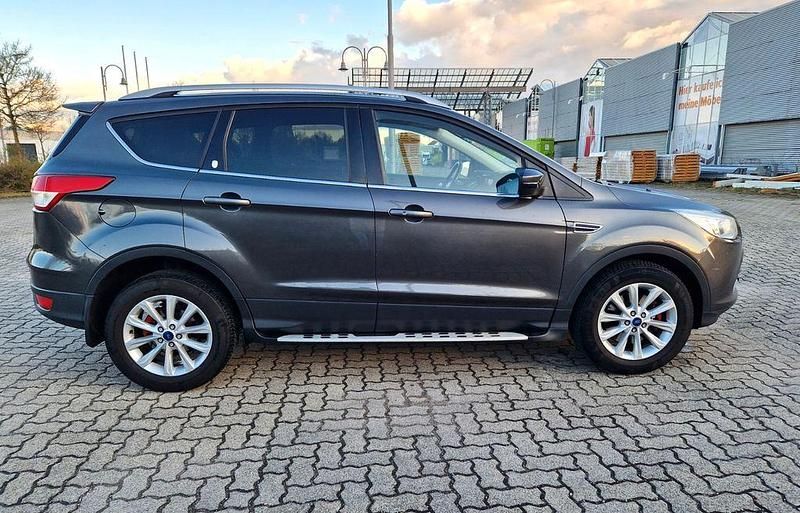 Gebraucht Ford Kuga Titanium 120 PS (88 kW) 2016 Grau SUV