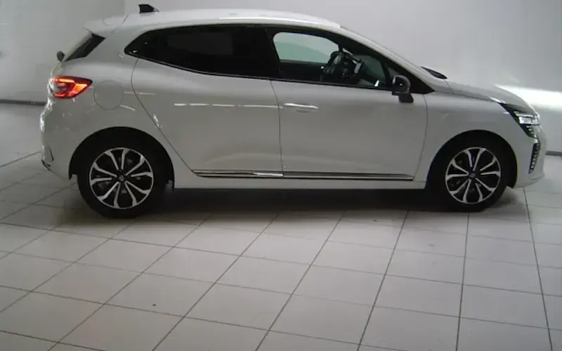 Gebraucht Renault Clio V Techno 91 PS (66 kW) 2024 Gletscherweiss (weiss) Limousine
