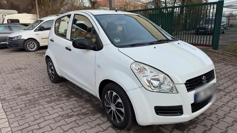 Gebraucht Suzuki Splash 70 PS (51 kW) 2011 Weiß Kleinwagen