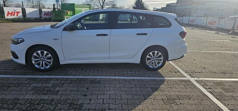 Gebraucht Fiat Tipo 95 PS (69 kW) 2018 Weiß Kombi