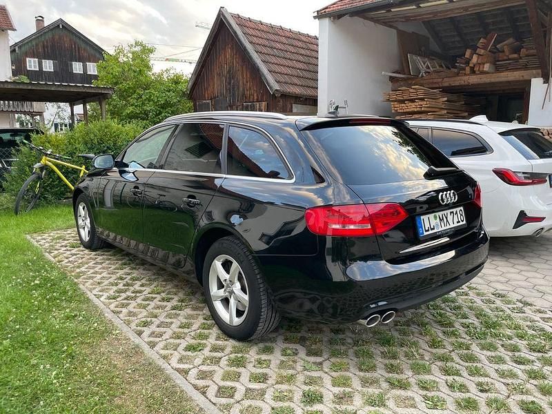 Gebraucht Audi A4 Attraction 150 PS (110 kW) 2014 Schwarz Kombi