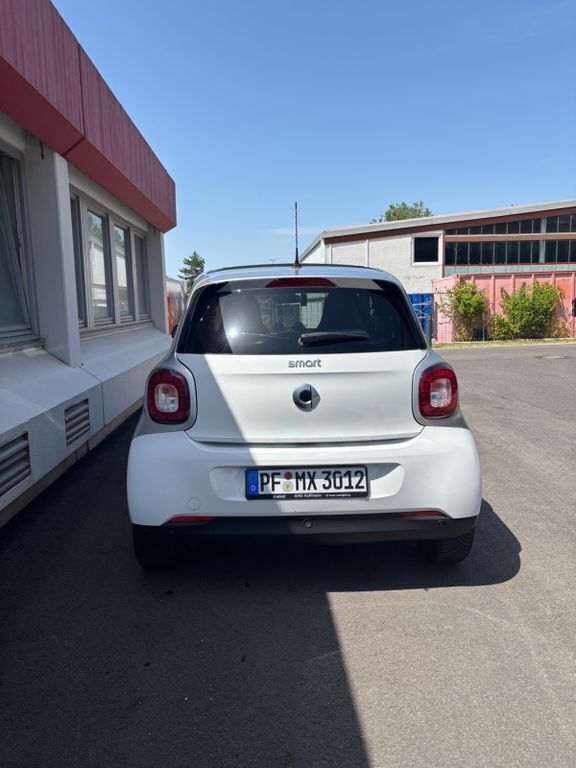Weiß Gebraucht 2016 Smart ForFour Limousine | 10.600 € (Superpreis) - Bild 1/4