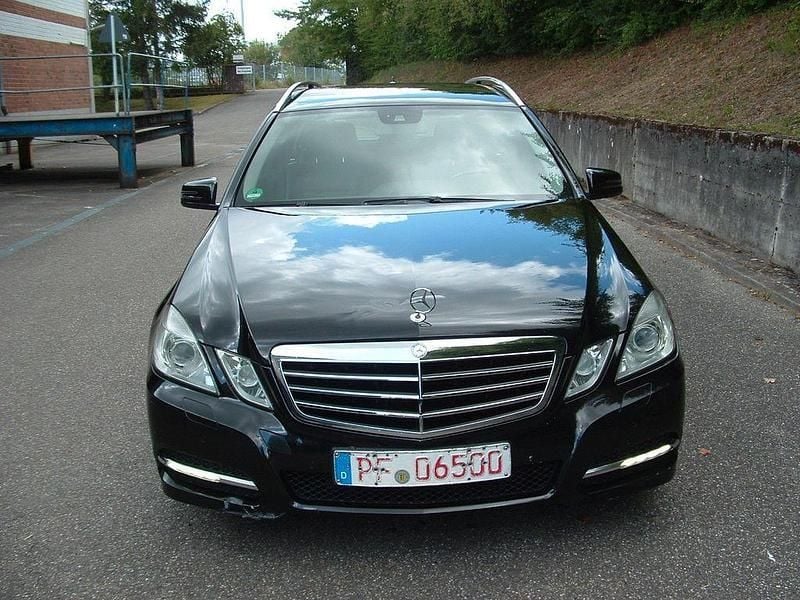 Gebraucht Mercedes E220 Avantgarde 170 PS (125 kW) 2011 Schwarz Kombi