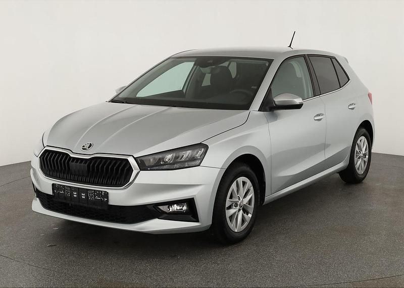 Brilliant silber metallic Gebraucht 2024 Skoda Fabia Selection | 20.695 € (Fairer Preis) - Bild 1/4