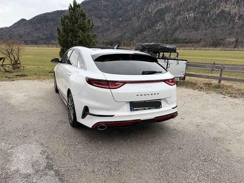 Gebraucht Kia ProCeed GT 204 PS (150 kW) 2023 Weiß Kombi