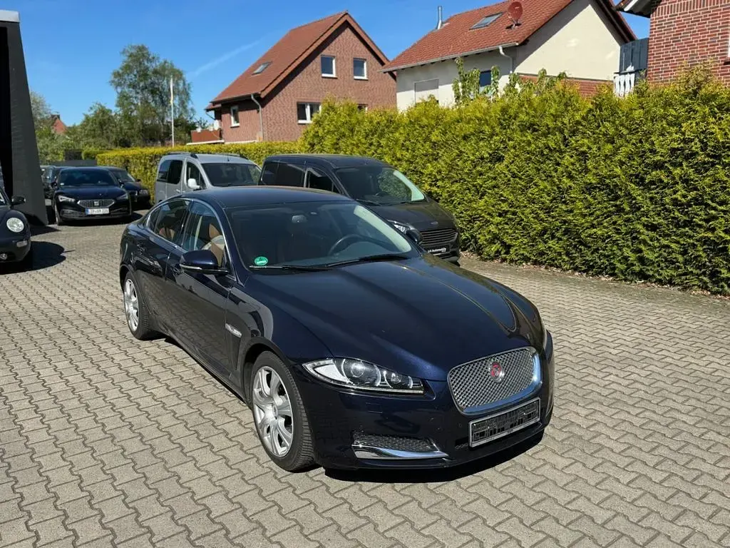 Second-hand Jaguar XF 200 CP (147 kW) 2014 Albastru Berlinǎ