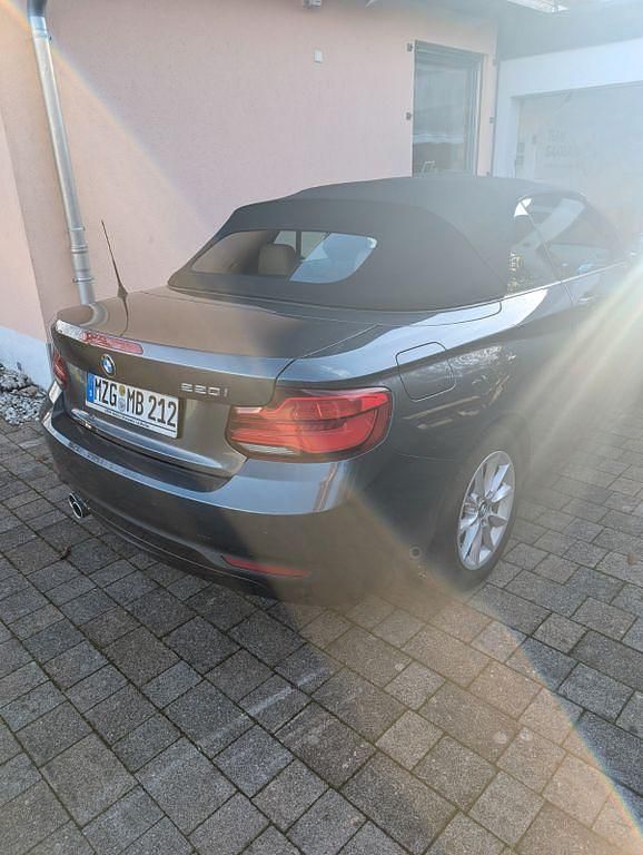 Gebraucht BMW 220 Advantage 184 PS (135 kW) 2018 Grau Cabrio