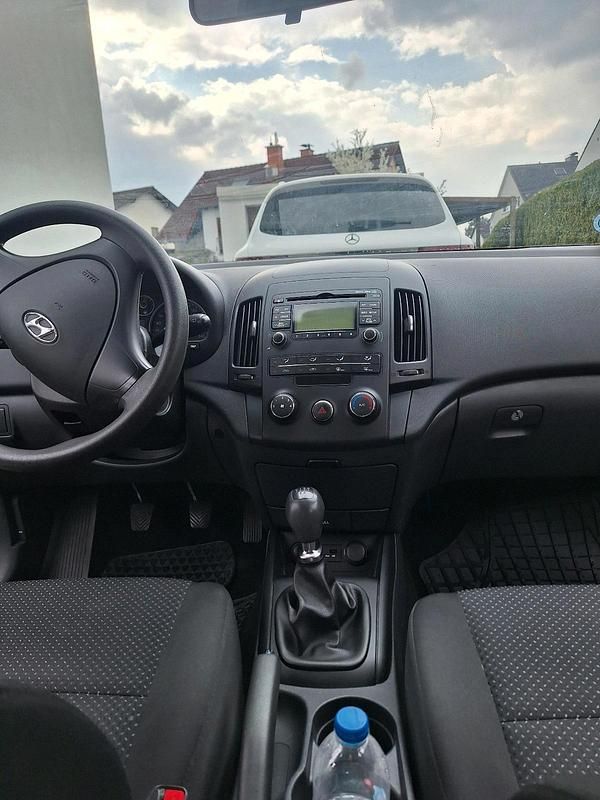 Gebraucht Hyundai i30 110 PS (80 kW) 2012 Schwarz Kleinwagen