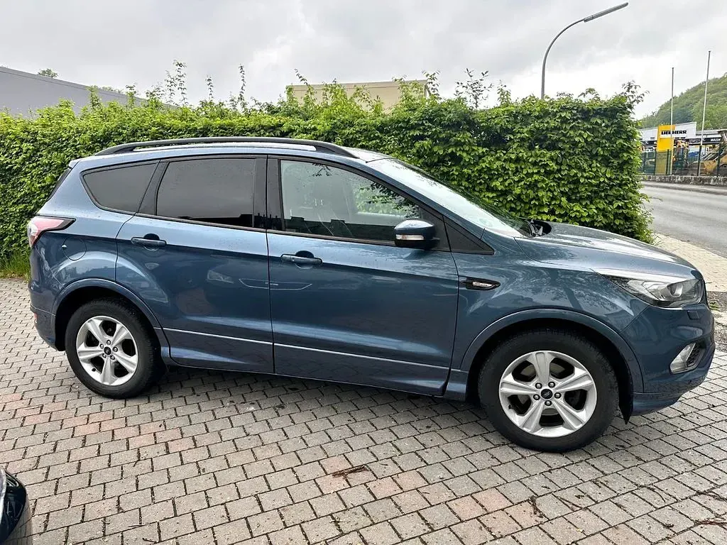 Używany Ford Kuga ST-Line 150 KM (110 kW) 2018 Niebieski SUV