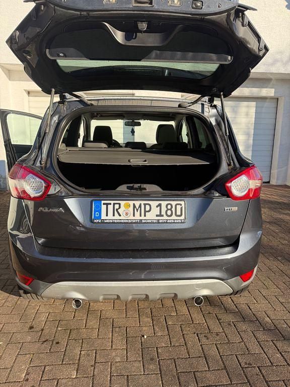 Gebraucht Ford Kuga Trend 140 PS (102 kW) 2010 Grau SUV