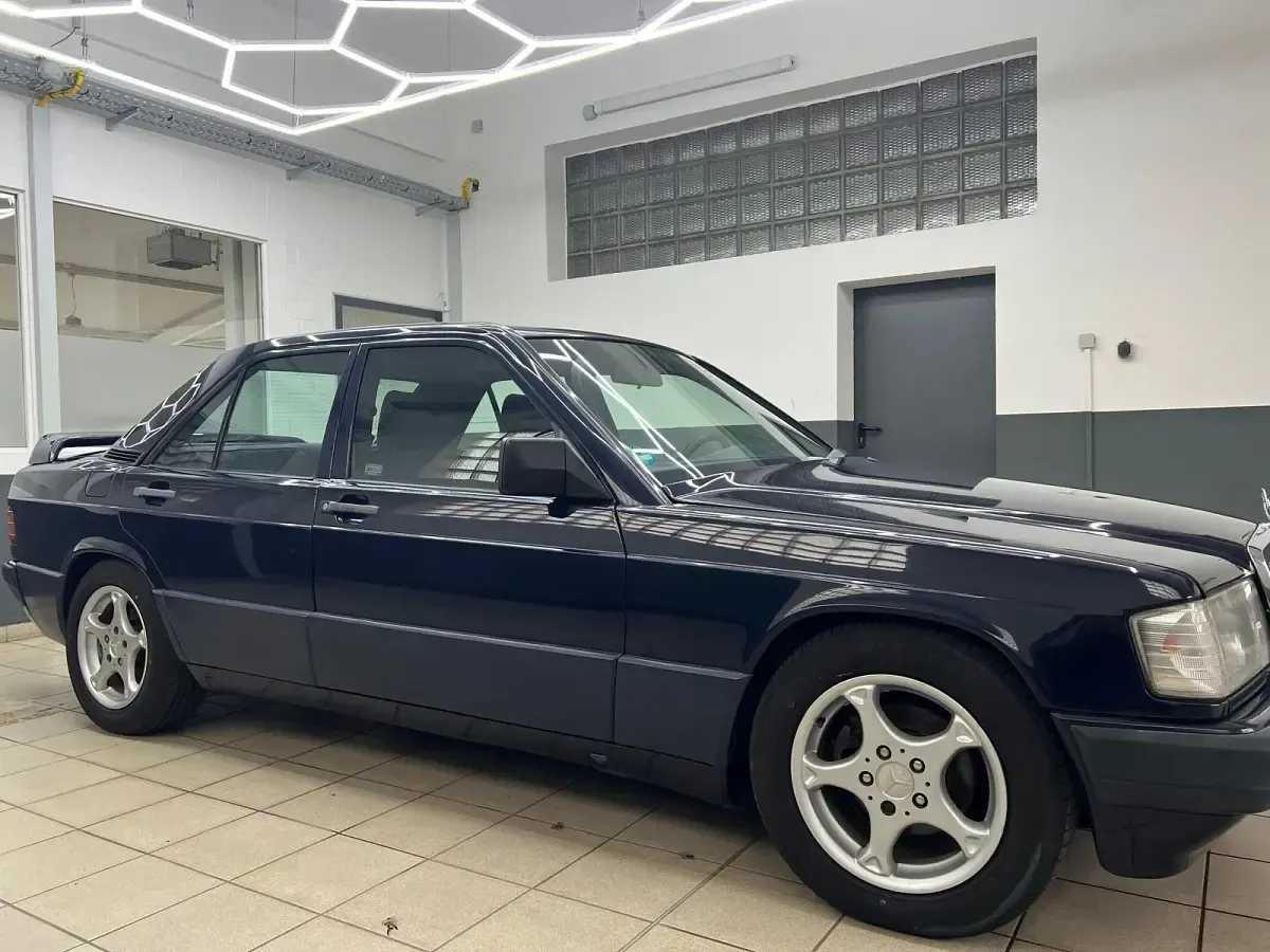 Gebraucht Mercedes 190 118 PS (86 kW) 1989 Blau Limousine