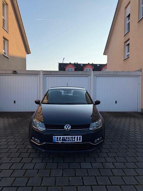 Grau Gebraucht 2017 VW Polo Comfortline Limousine | 8.200 € (Superpreis) - Bild 1/4