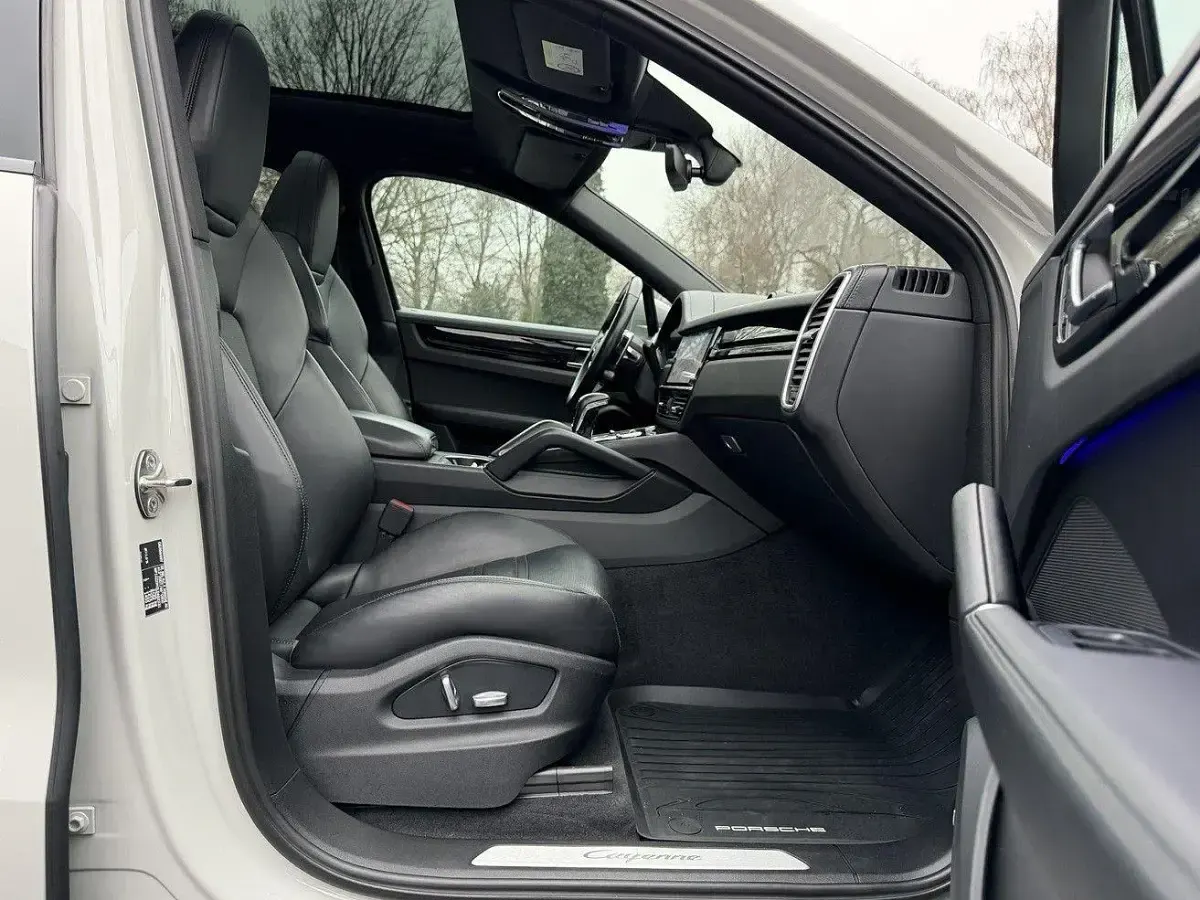 Gebraucht Porsche Cayenne Coupe Chrono 340 PS (250 kW) 2021 Kreide (metallic) SUV