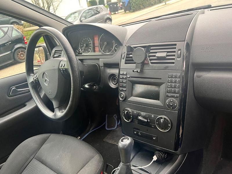 Gebraucht Mercedes A160 82 PS (60 kW) 2011 Silber Van / Kleinbus