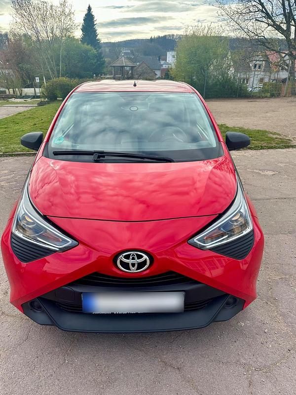 Gebraucht Toyota Aygo 72 PS (52 kW) 2019 Rot Kleinwagen