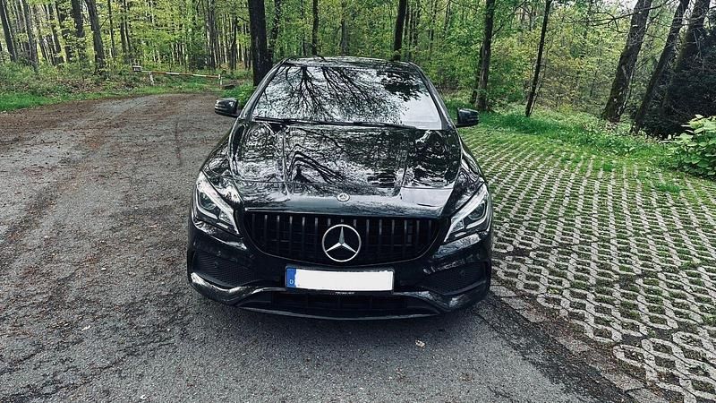 Schwarz Gebraucht 2018 Mercedes CLA200 AMG Coupé | 20.499 € (Fairer Preis) - Bild 1/4
