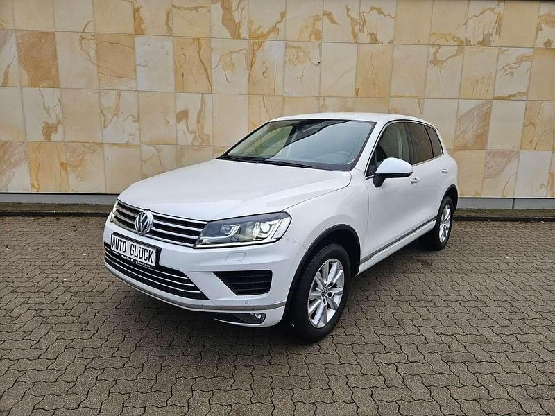 Gebraucht VW Touareg 262 PS (192 kW) 2016 Oryxweiß perlmutteffekt SUV