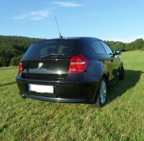Schwarz Gebraucht 2008 BMW 118 Kleinwagen | 11.000 € - Bild 1/3