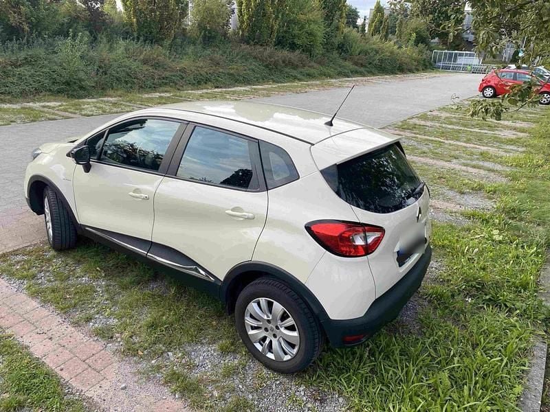 Używany Renault Captur 90 KM (66 kW) 2016 Beżowy SUV