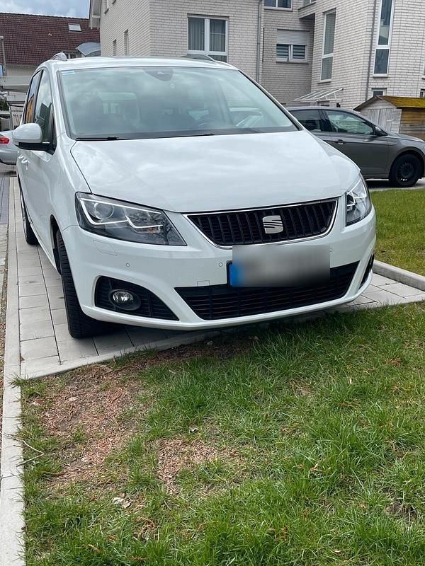 Weiß Gebraucht 2015 Seat Alhambra Van / Kleinbus | 13.900 € (Fairer Preis) - Bild 1/4