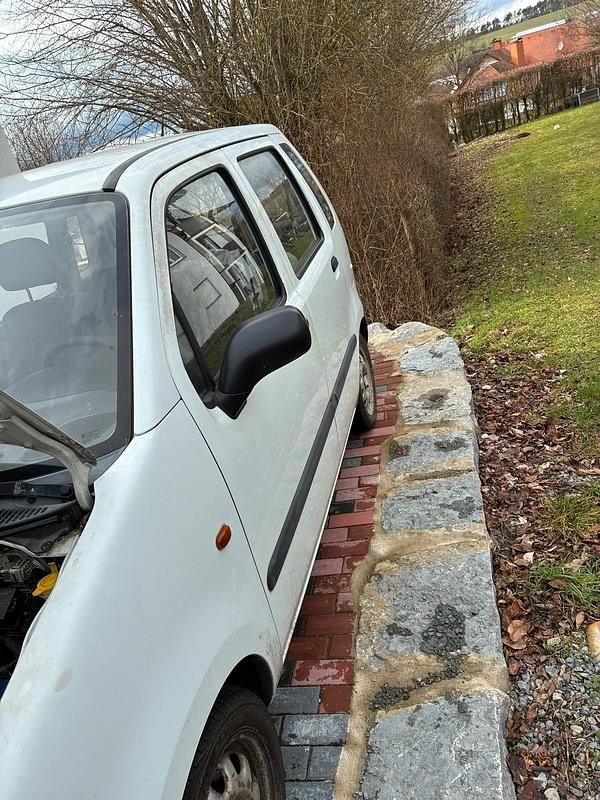Gebraucht Opel Agila 58 PS (42 kW) 2002 Weiß Van / Kleinbus
