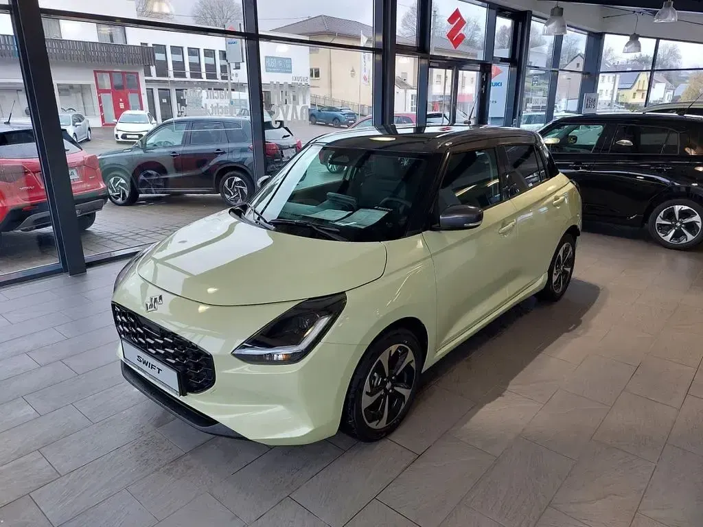 Neu Suzuki Swift Comfort+ 83 PS (61 kW) 2026 Gruen Kleinwagen