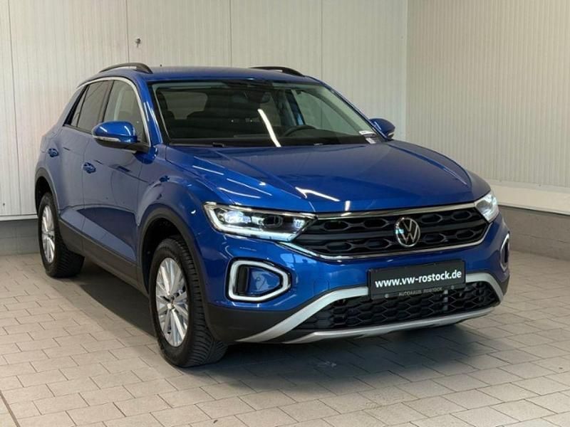 Gebraucht VW T-Roc Life 150 PS (110 kW) 2024 Ravennablau metallic (metallic) SUV