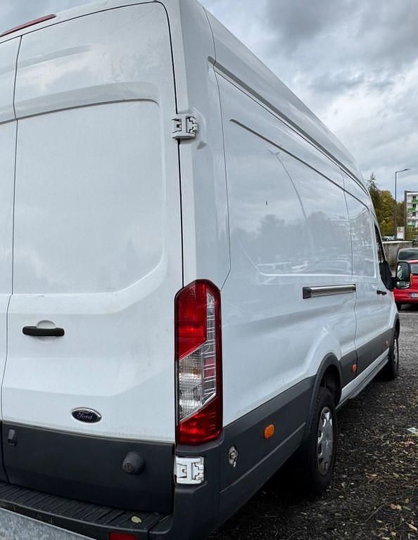 Second-hand Ford Transit 131 CP (96 kW) 2018 Alb Monovolum