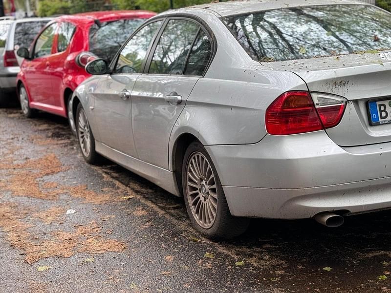 Gebraucht BMW 318 129 PS (94 kW) 2007 Silber Limousine