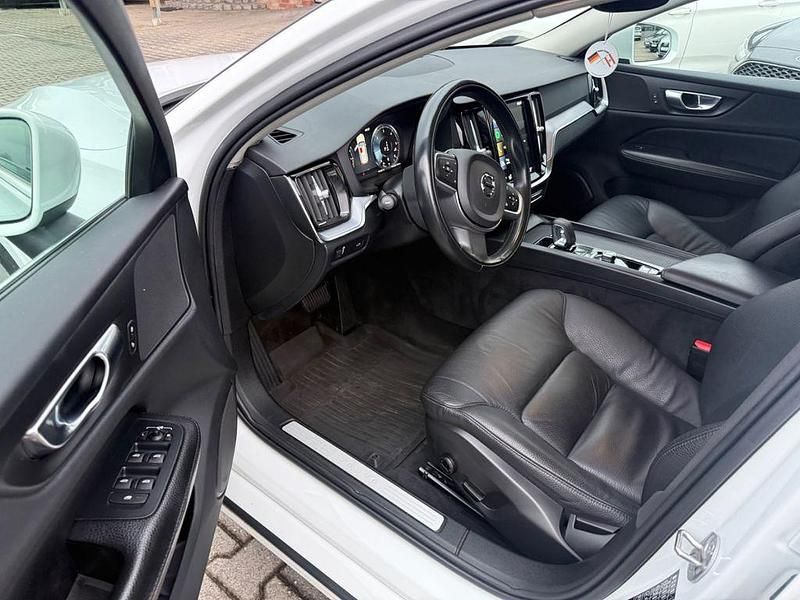 Gebraucht Volvo V60 Core 197 PS (144 kW) 2022 Weiß Kombi