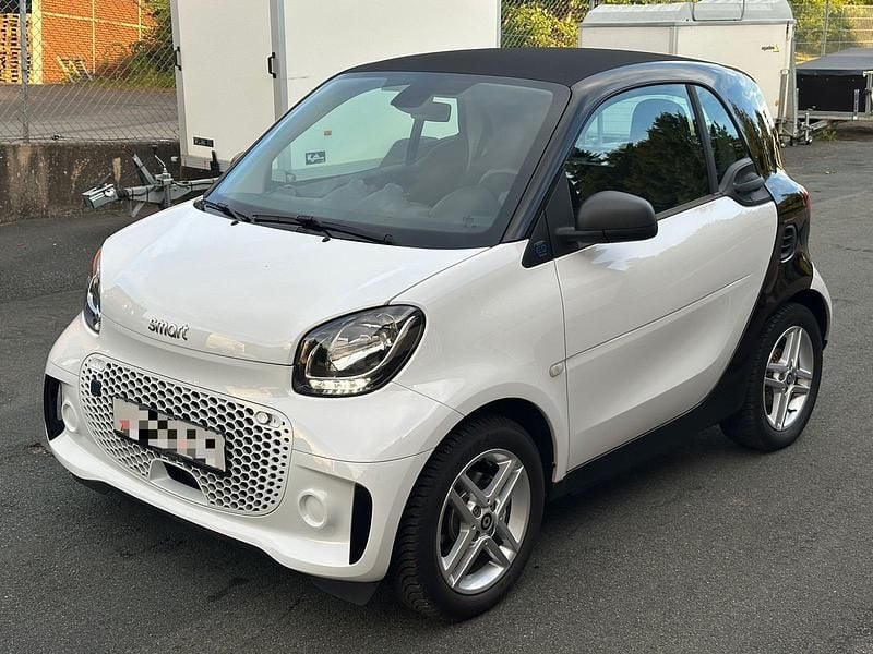 Weiß Gebraucht 2022 Smart ForTwo Electric Drive Coupé | 8.000 € (Superpreis) - Bild 1/4