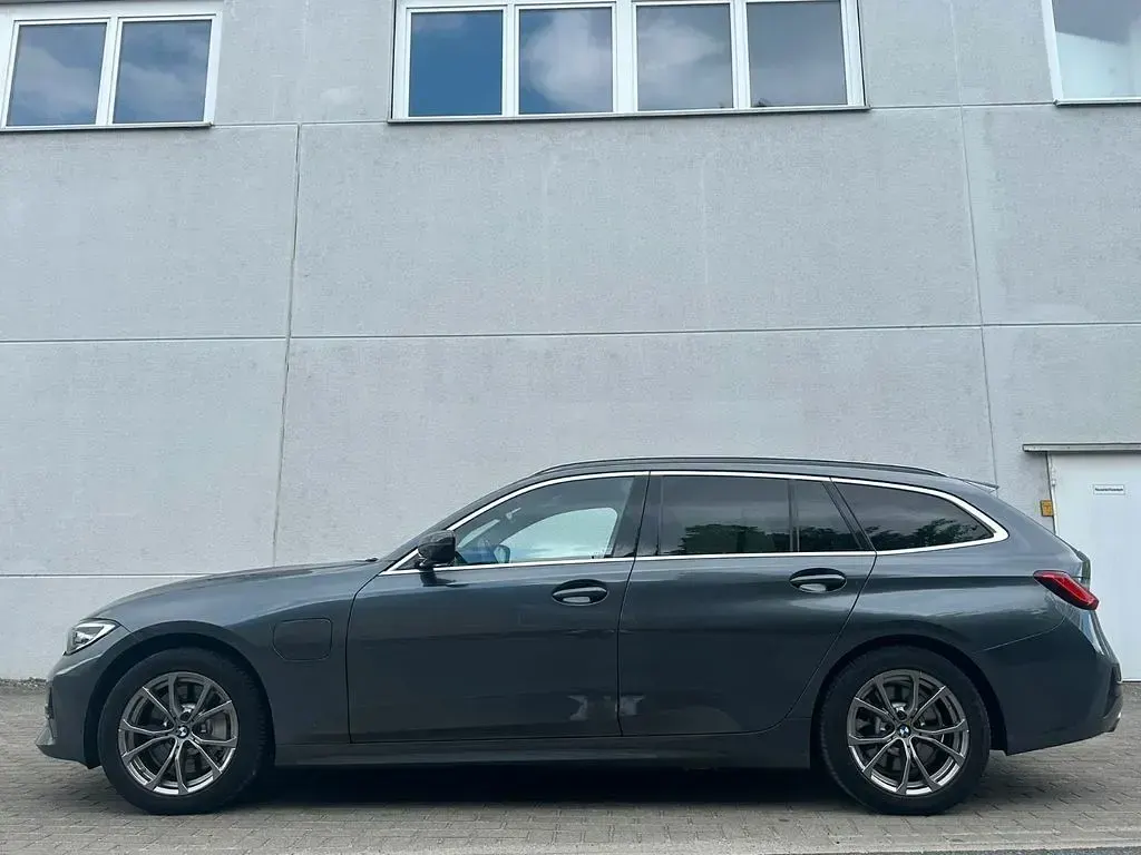 Gebraucht BMW 330e Sport Line 184 PS (135 kW) 2021 Grau Limousine