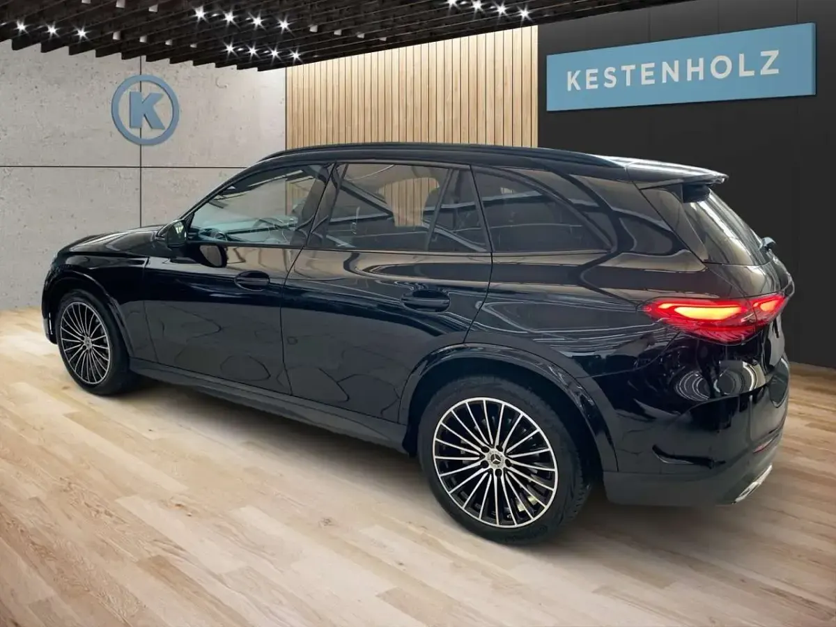 Gebraucht Mercedes GLC300 AMG 269 PS (197 kW) 2023 Schwarz uni SUV