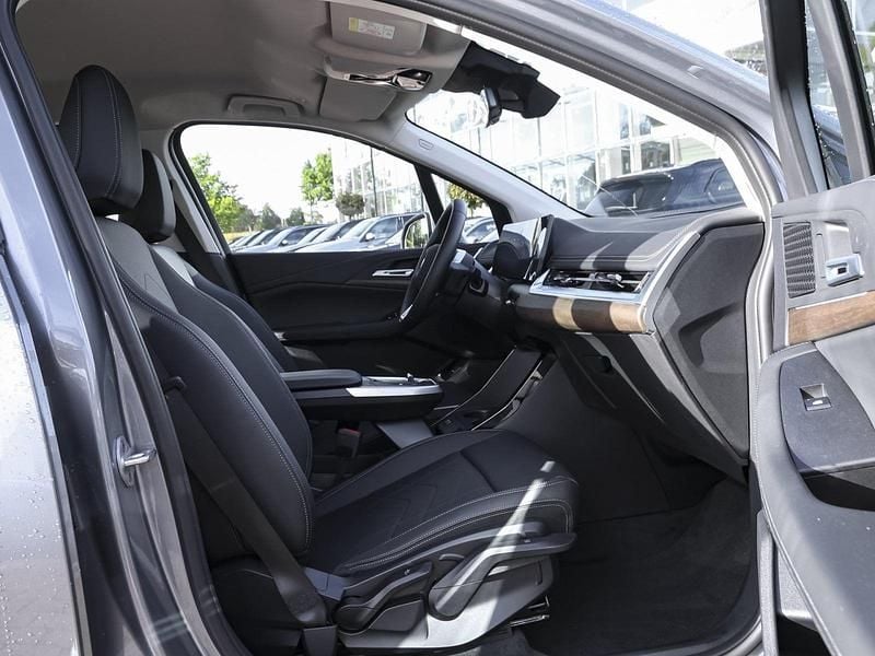 Neu BMW 218 Active Tourer Efficient Dynamics 136 PS (100 kW) 2026 Schwarz Van / Kleinbus