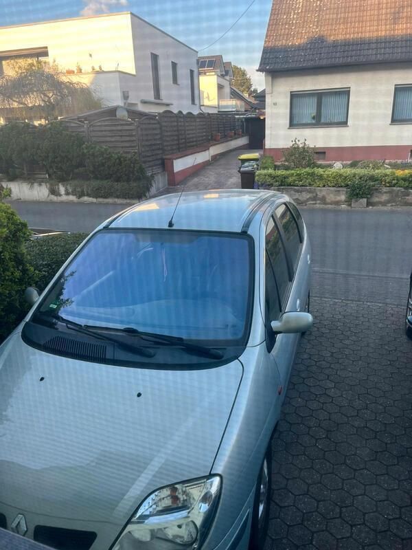 Silber Gebraucht 2001 Renault Scénic Van / Kleinbus | 2.800 € (Etwas zu teuer) - Bild 1/4