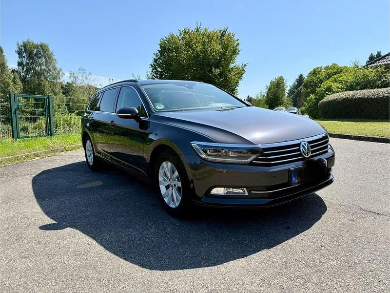 Grau Gebraucht 2017 VW Passat Comfortline Kombi | 12.599 € (Guter Preis) - Bild 1/4