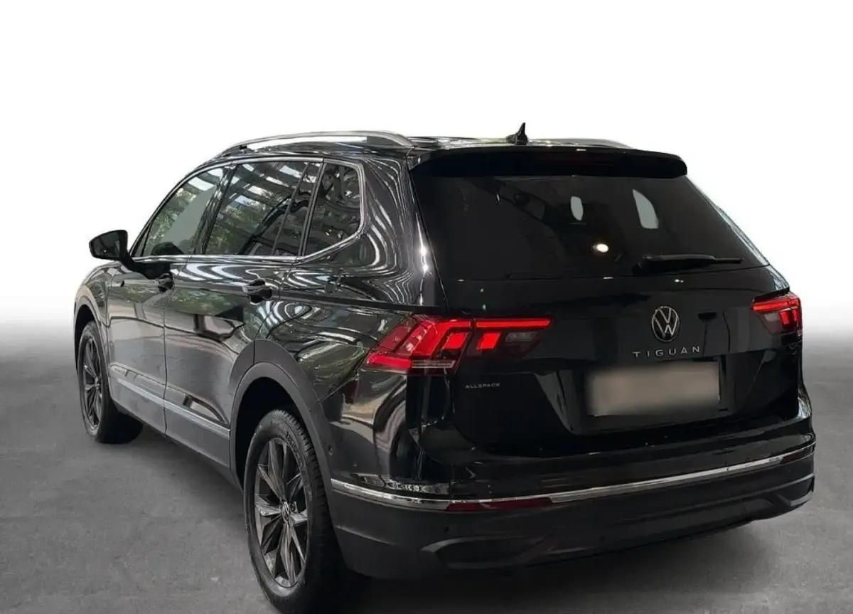 Gebraucht VW Tiguan Allspace 150 PS (110 kW) 2023 Schwarz SUV