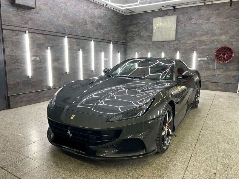 Grau Gebraucht 2021 Ferrari Portofino Cabrio | 193.970 € - Bild 1/4